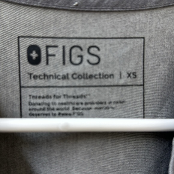 FIGS Catarina One-Pocket Scrub Top *Graphite - Picture 12 of 12